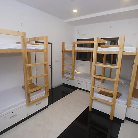 Staytion Dorm- A Backpackers