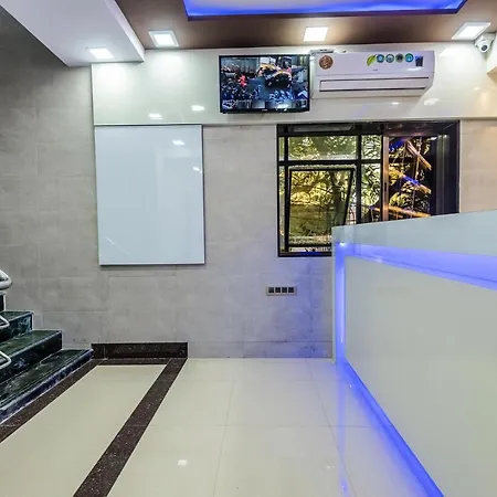 Oyo 7481 Plaza