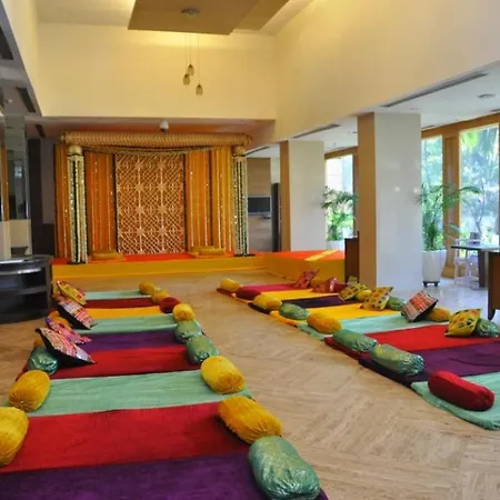 Hotel The Retreat & Convention Centre 5*