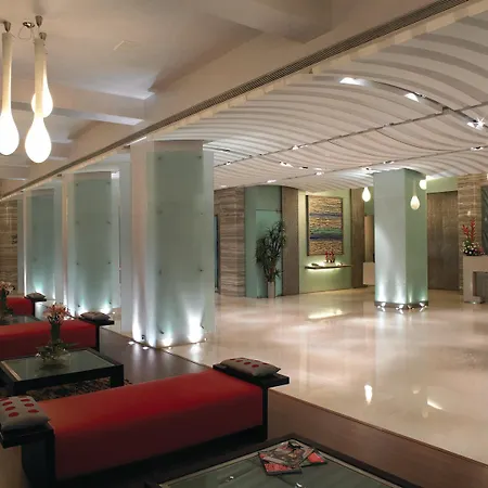 Mirage Hotel, International Airport