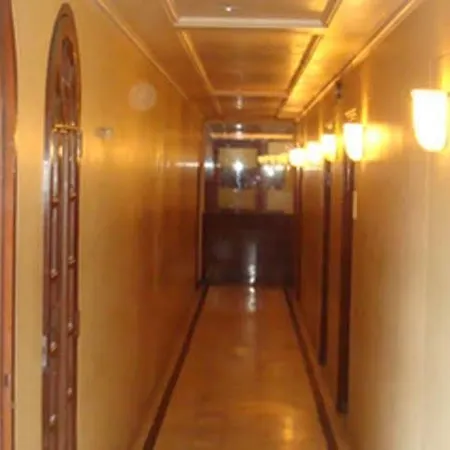 Rajhans Hotel