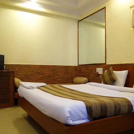 Lucky Bandra Hotel 3*