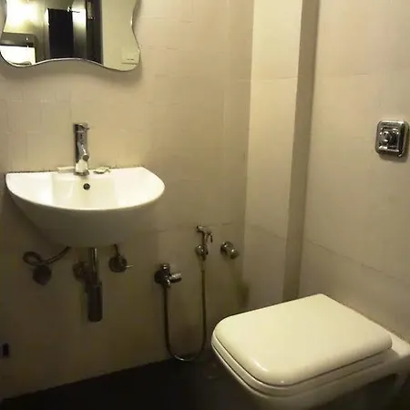 Landmark Hotel 2*