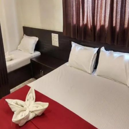 Oyo 76486 Silver Moon Hotel Mumbai