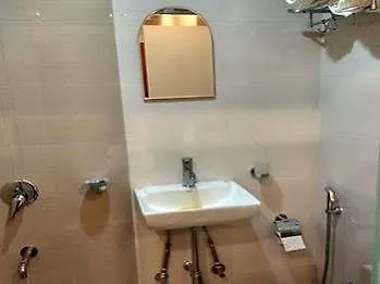 Grandeur-near International Airport 3*
