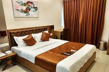 Hotel Grandeur-near International Airport 3*