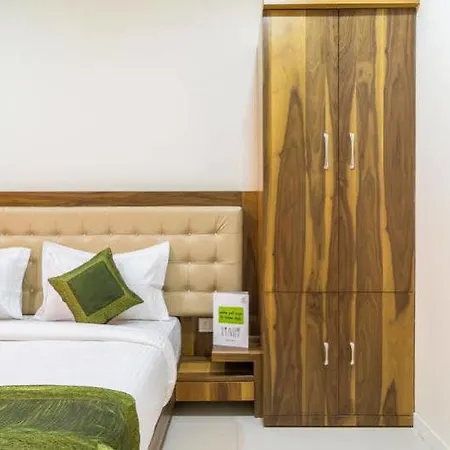 Oyo 11441 Casa Roomz Powai Hotel 3*
