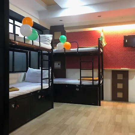 Bandra Only For Indian Male Hostel *