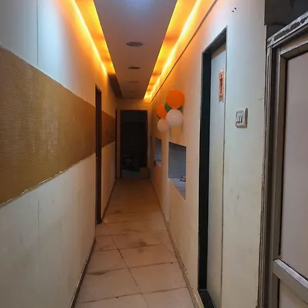 Hostel Bandra Only For Indian Male *