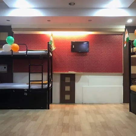 Hostel Bandra Only For Indian Male Mumbai