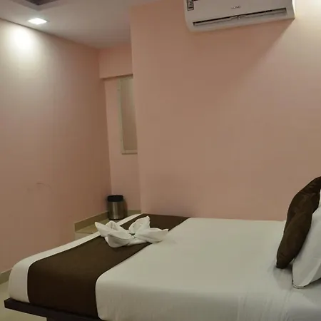 Sai Leela Grand Hotel 3*
