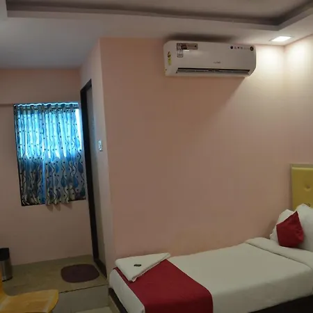 Sai Leela Grand Hotel 3*