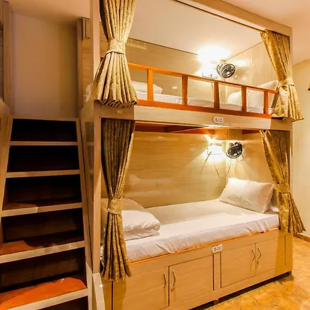 Hostel Hygeinic Airport Dormitory Near By Bom *