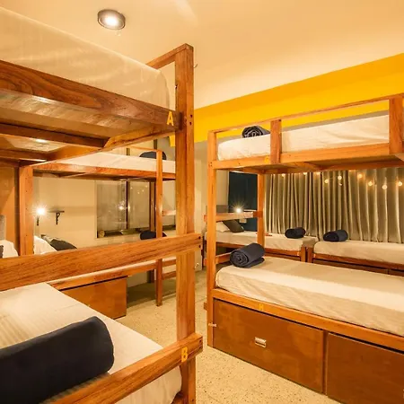 Locomo Og - Work Eat Hostel *