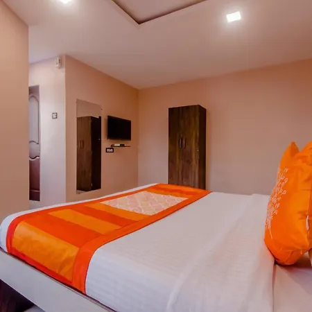 Oyo 9748 Girgaon Palace Hotel Mumbai