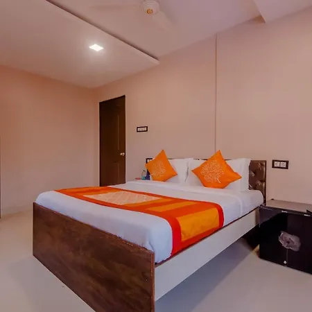 Hotel Oyo 9748 Girgaon Palace Mumbai