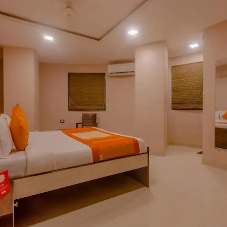 Oyo 9748 Girgaon Palace 3* Mumbai