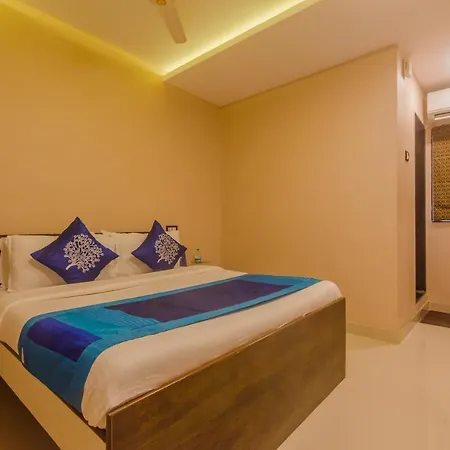 Hotel Oyo 9748 Girgaon Palace