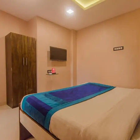 Oyo 9748 Girgaon Palace 3*