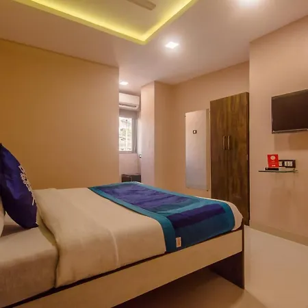 Oyo 9748 Girgaon Palace Hotel Mumbai