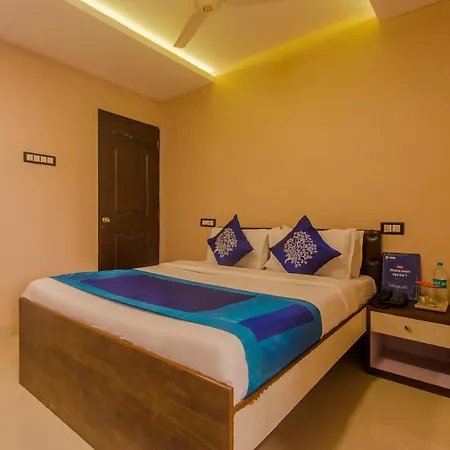 Hotel Oyo 9748 Girgaon Palace 3*