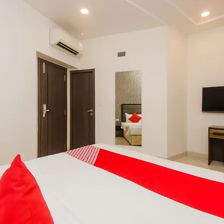Oyo 8690 Kalpana Elite Hotel 3*