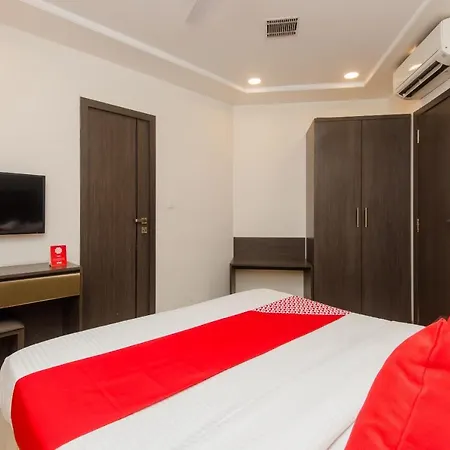 Oyo 8690 Kalpana Elite Hotel 3*