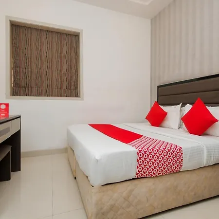 Oyo 8690 Kalpana Elite Hotel 3*