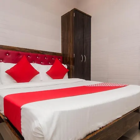 Hotel Oyo 7481 Plaza Mumbai