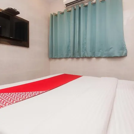 Oyo 7481 Plaza Hotel Mumbai