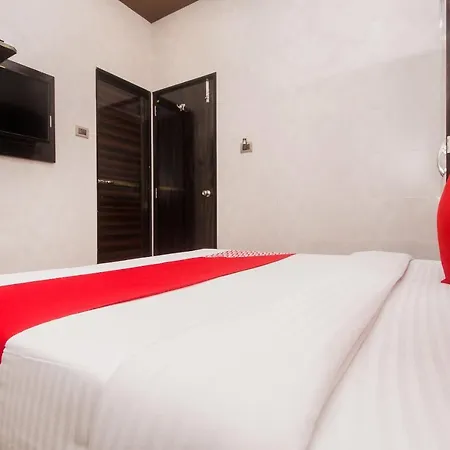 Oyo 7481 Plaza Hotel