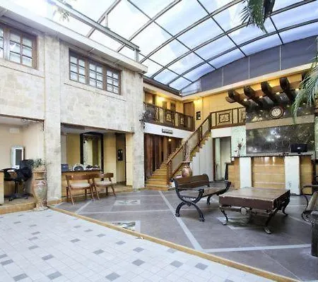 Garden Hotel 3*