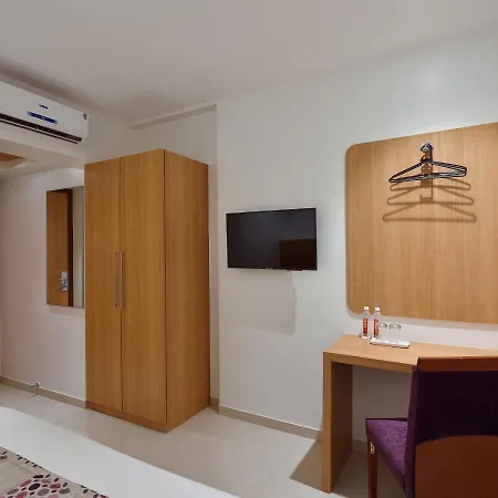 Leafio-near Airport 3*