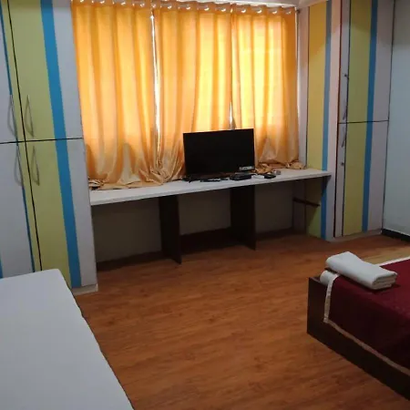 Hotel Shubham Parle 2*