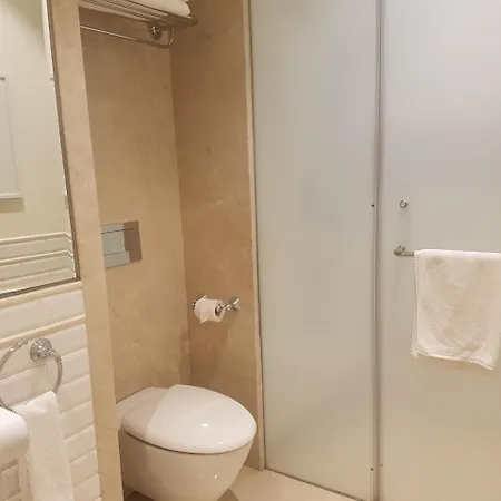 Harbour View Colaba 3*