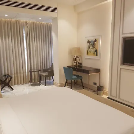 Harbour View Colaba Hotel