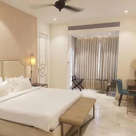 Harbour View Colaba Hotel