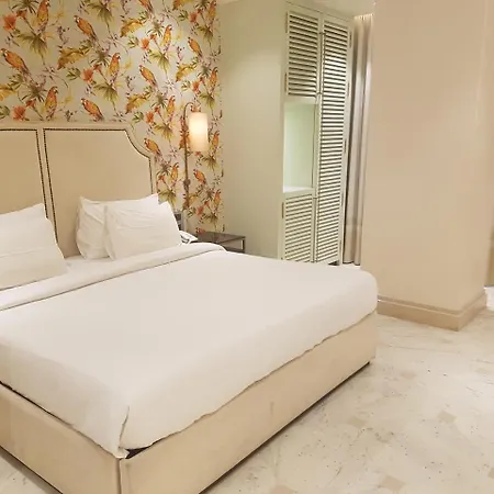 Harbour View Colaba Hotel