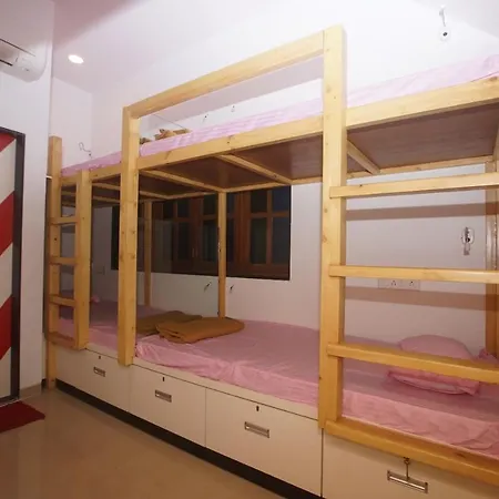 Staytion Dorm- A Backpackers *