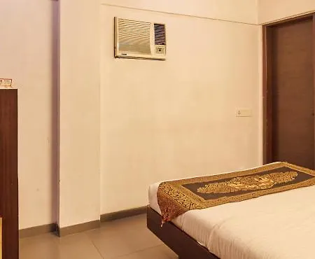 Jayshree Domestic Airport Hotel 3*