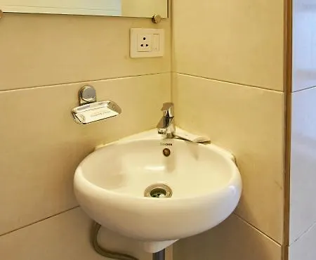Hotel Jayshree Domestic Airport 3*