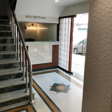 Antique - Colaba Hotel *