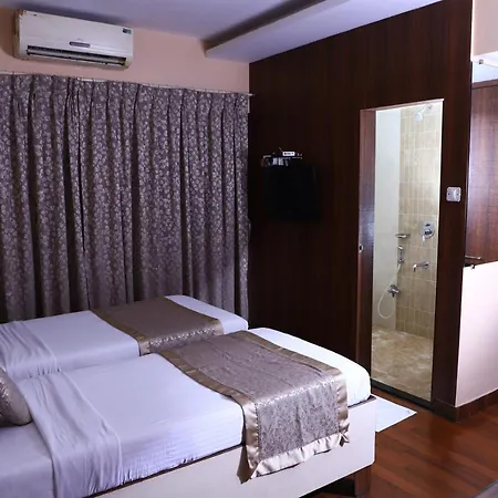 Bharat Avenue Hotel 3*