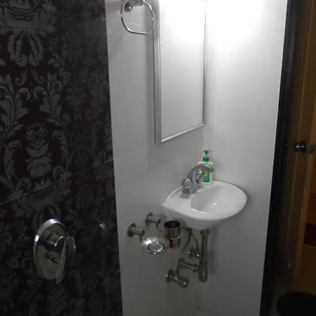 Bed & Breakfast Tuliipstays Powai Sai Sapphire *