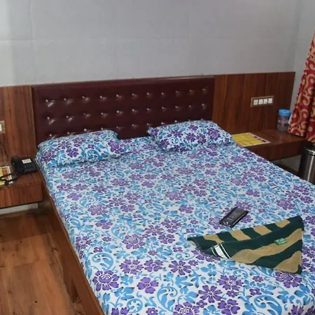 Green Star Lodging * Mumbai