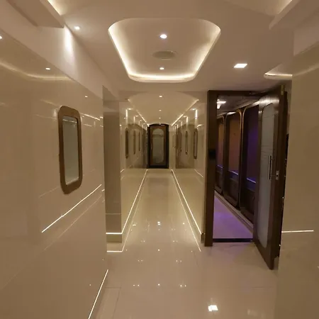 Qubestay Airport Capsule & 3* Mumbai