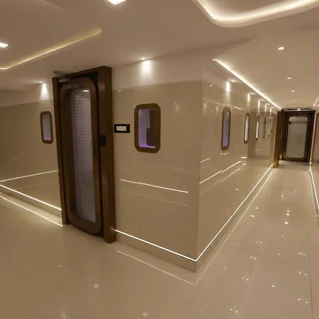 Qubestay Airport Capsule & Capsule hotel