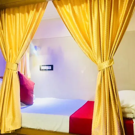 Capsule hotel Qubestay Airport Capsule & Mumbai