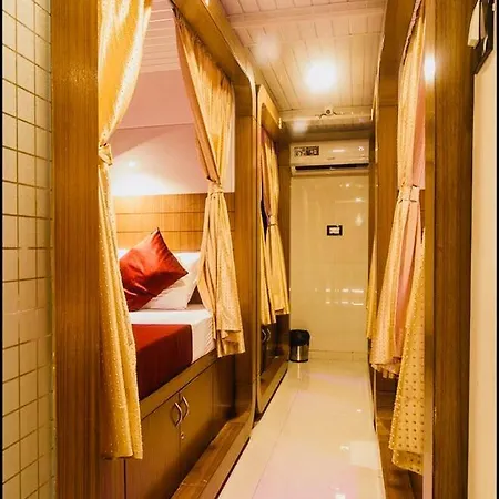 Qubestay Airport Capsule & 3* Mumbai