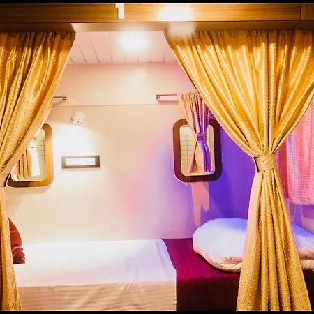 Qubestay Airport Capsule & Capsule hotel 3*